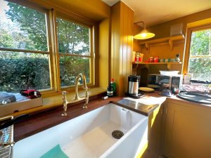 How Can Colour Choices Transform Your Custom Kitchen Design?
